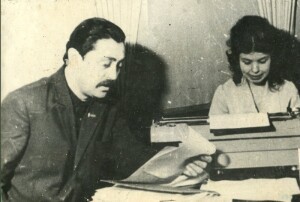 19 Готується випуск «Новин Придніпров'я». Ст. редактор В. Я. Радзецький, друкарка А. В. Верешагіна
